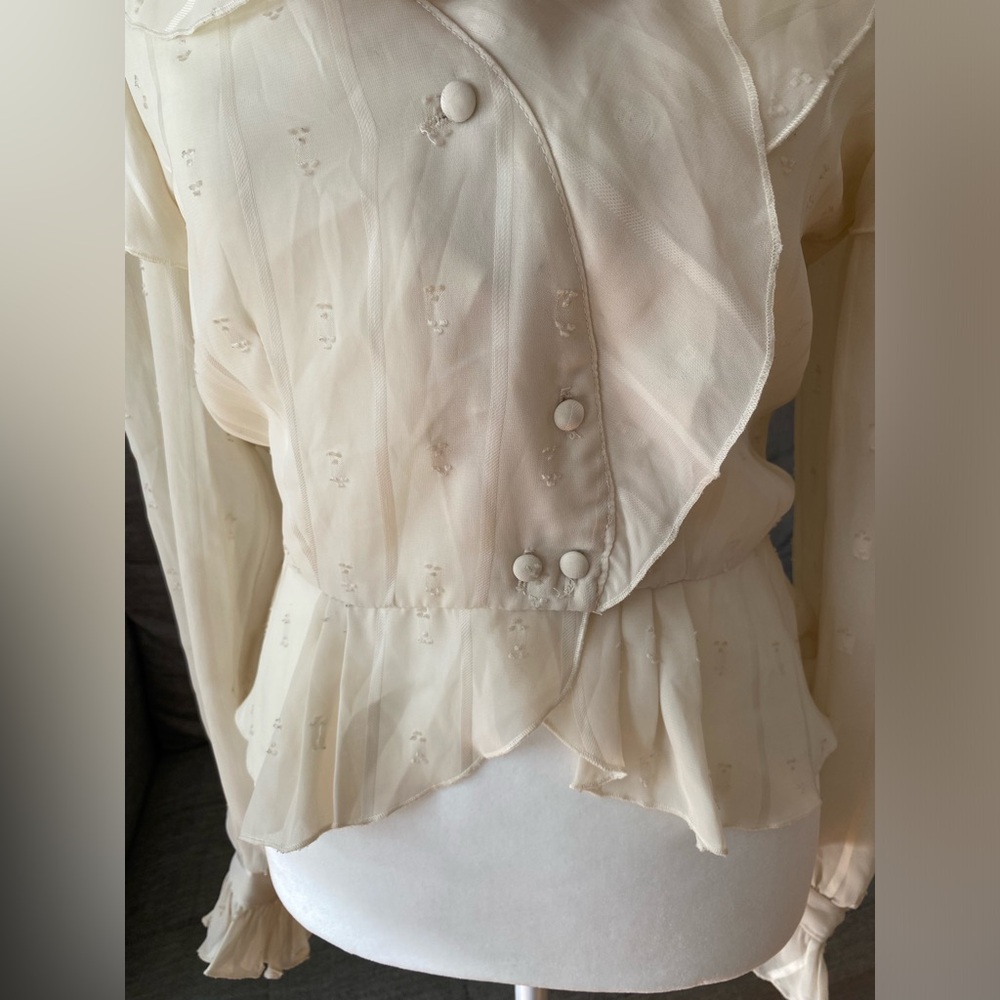 Robins Nest Ruffled Ivory Top Size S - Picture 3 of 8